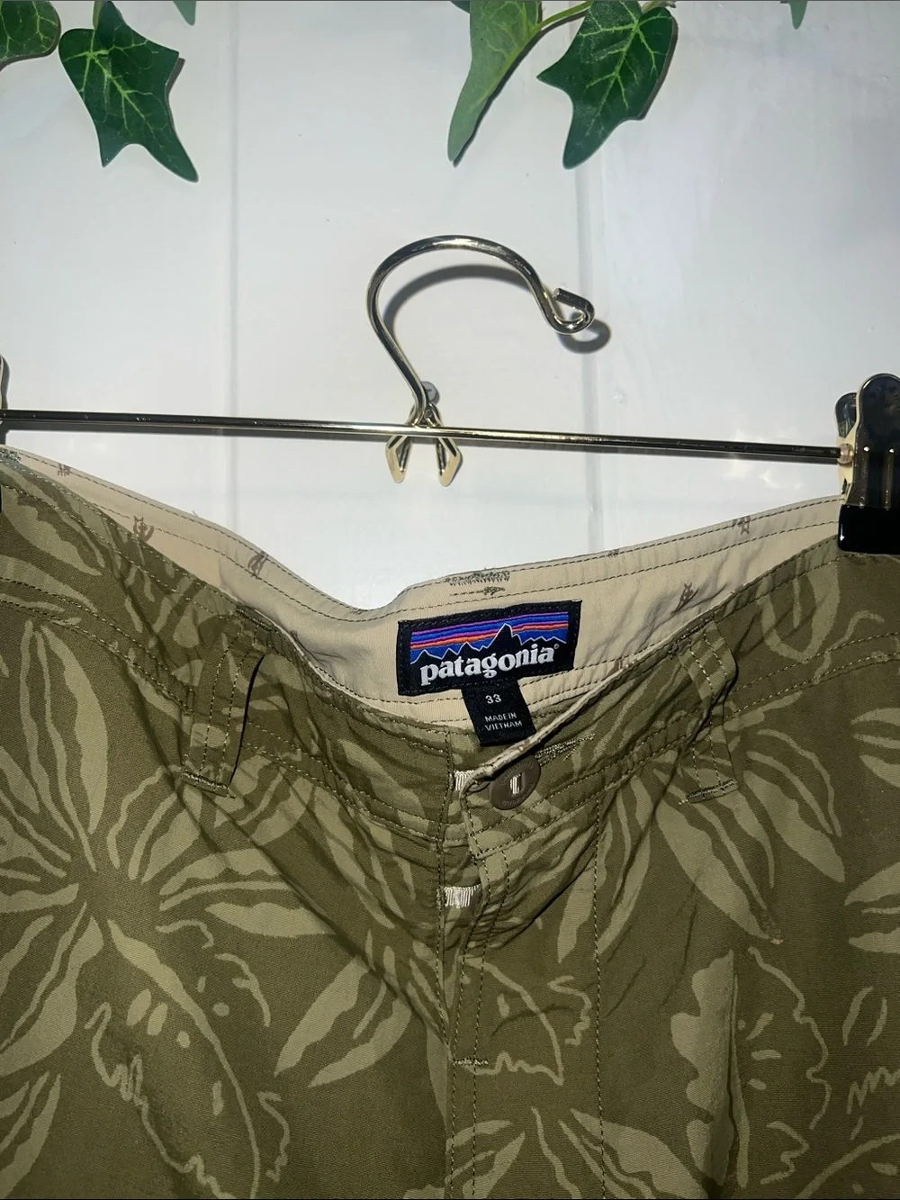 🌹🌺🥀Patagonia Olive Green Floral Board Shorts